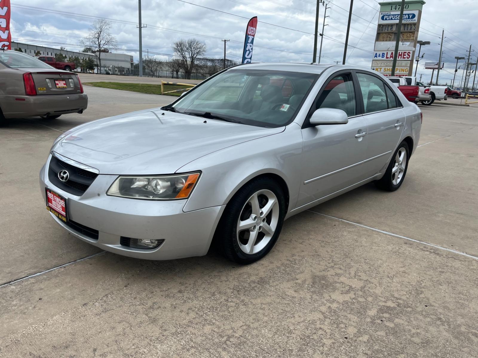 2006 SILVER /gray Hyundai Sonata GLS (5NPEU46F26H) with an 3.3L V6 DOHC 24V engine, located at 14700 Tomball Parkway 249, Houston, TX, 77086, (281) 444-2200, 29.928619, -95.504074 - Photo #2